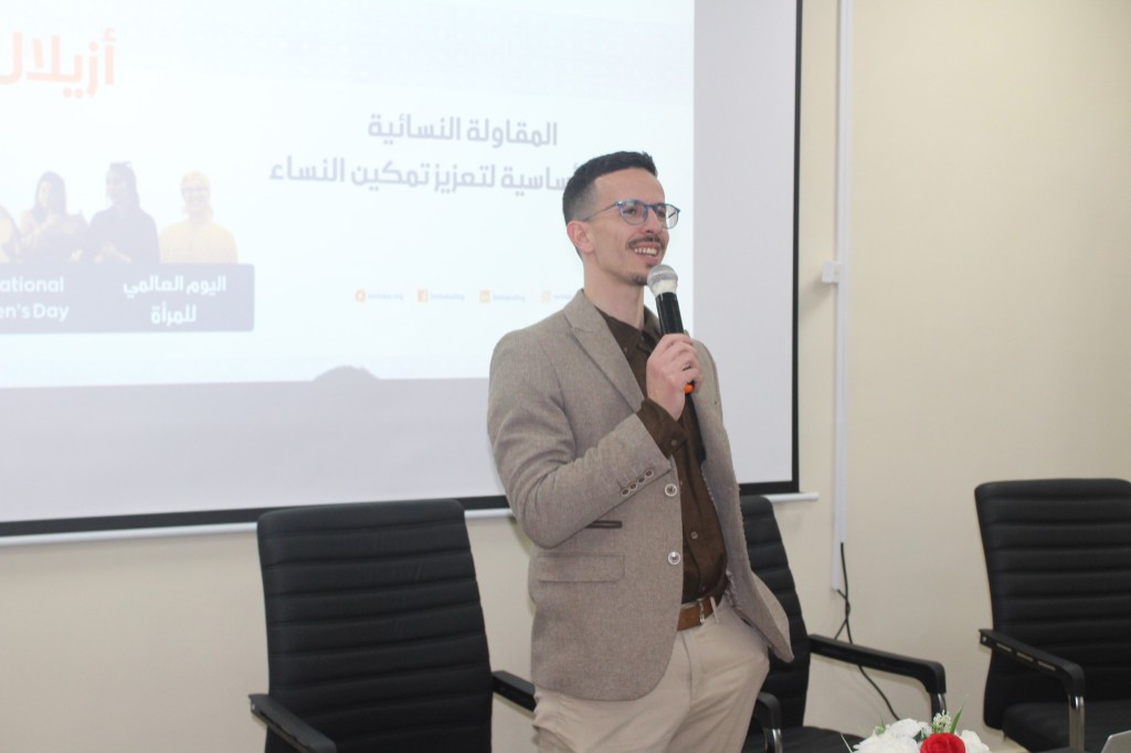 Presentation in front of projection screen — women's entrepreneurship and economic empowerment